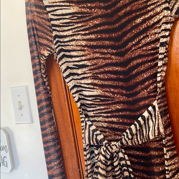 Fashion Nova size small (4) midi dress-worn once - Picture 3 of 6